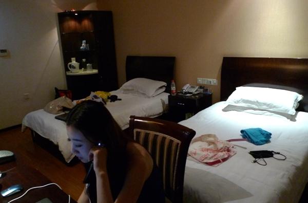 女大学生去酒店开房5天,只点外卖不出门,老板报警后高兴坏了