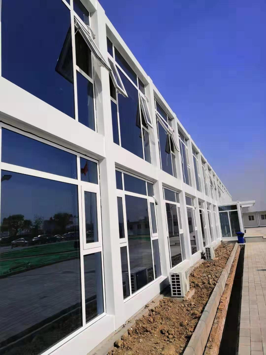 住人集装箱活动房玻璃幕墙