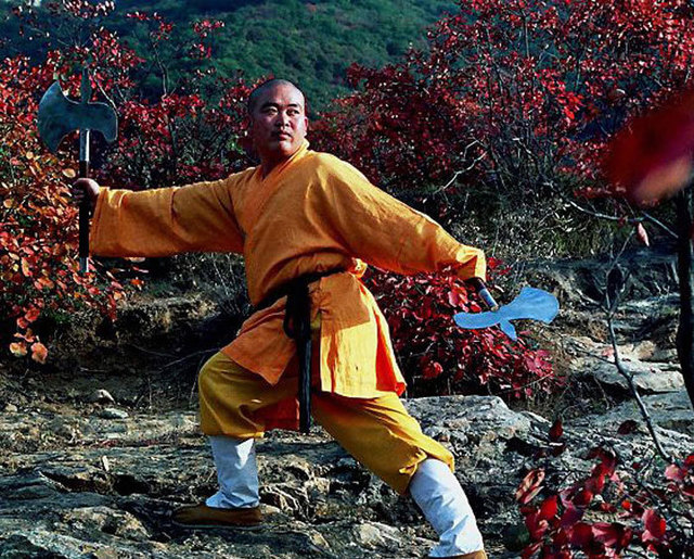 天下武功出少林:少林寺方丈释永信练武的老照片,不明觉厉!