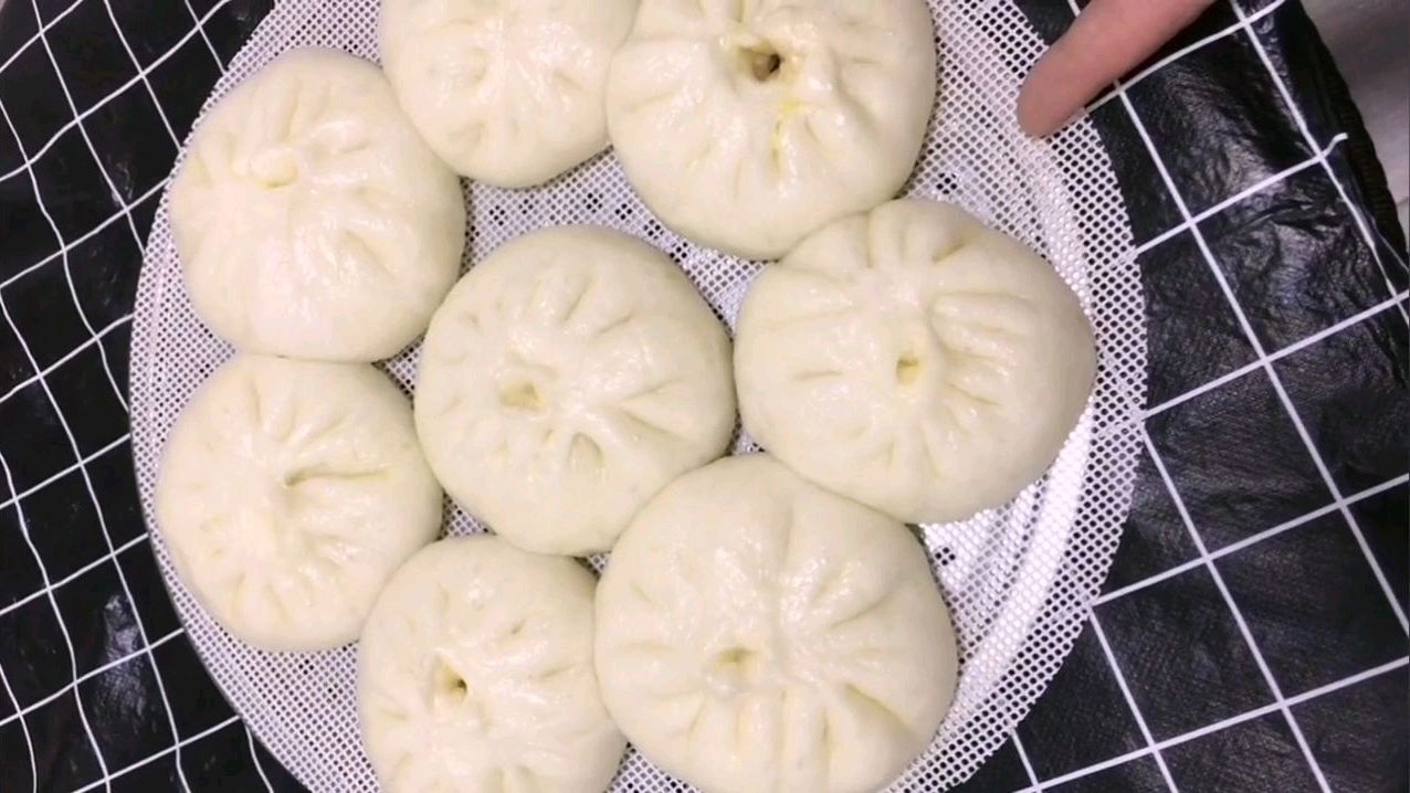 香菇肉包子这样调馅才好吃 外皮松软肉馅鲜香