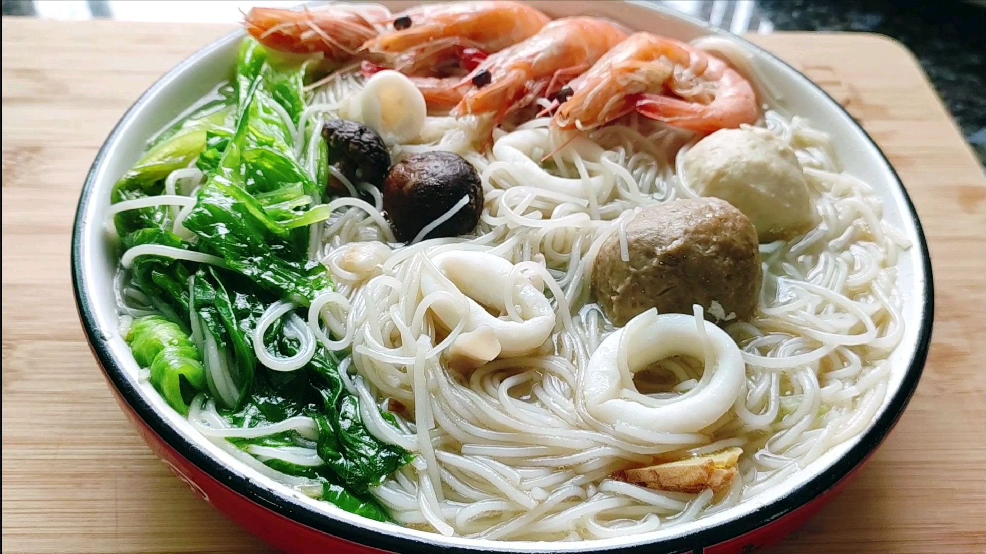 地道的闽南海鲜米粉汤,味美鲜甜,营养补钙!