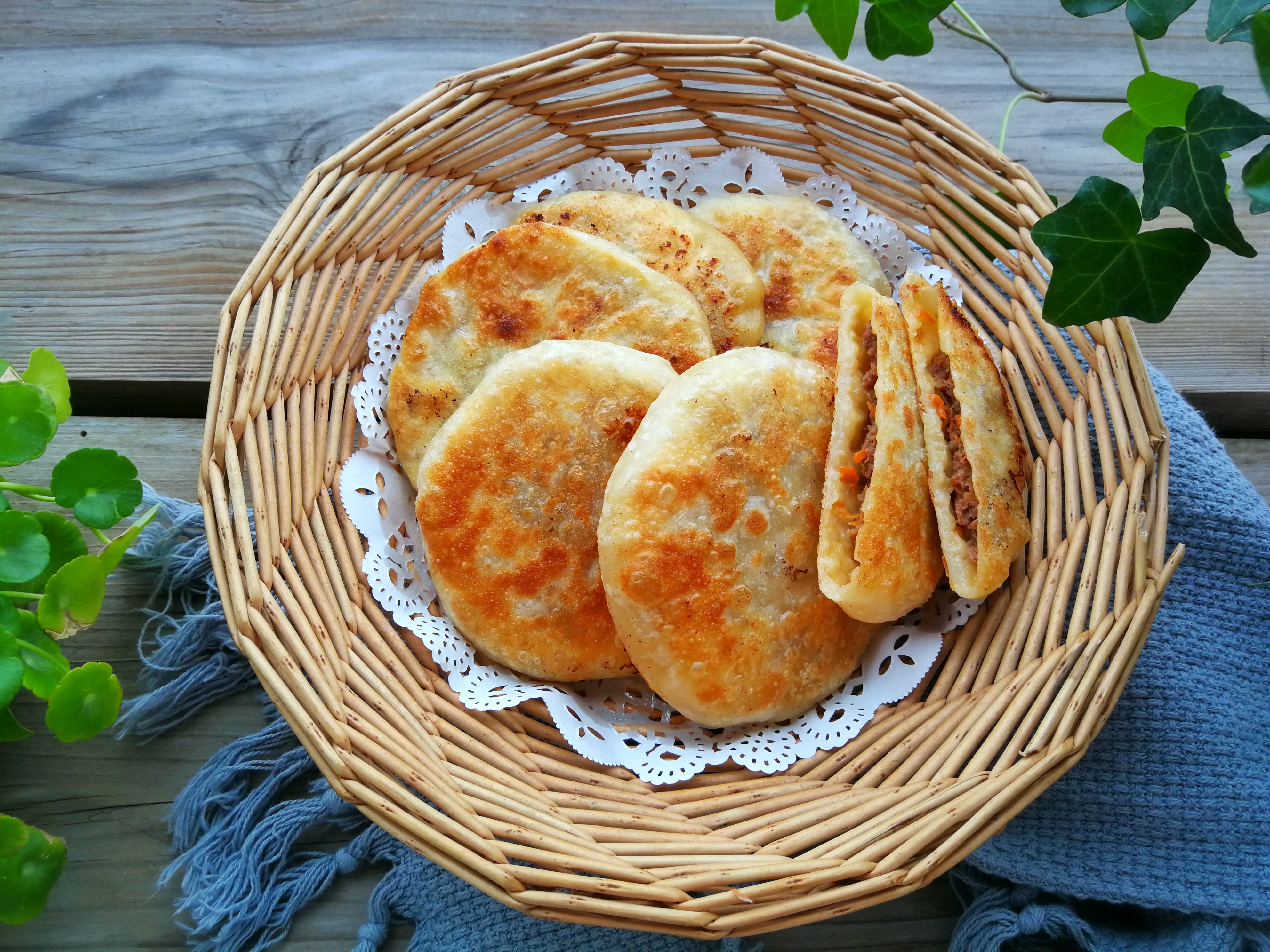 早餐吃馅儿饼,无需发面,皮薄馅儿大,外酥里嫩,牛肉馅儿最好吃