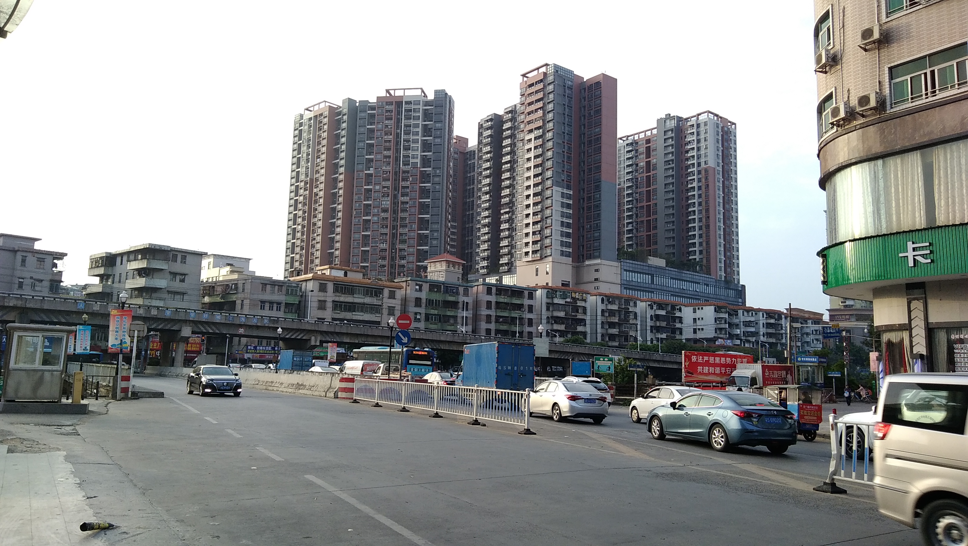 骑行在东莞塘厦镇路上的实拍,我们走过的地方你熟悉吗?