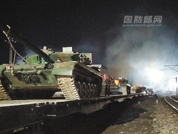 某军事运输投送调度中心组织开展军交应急装载演练