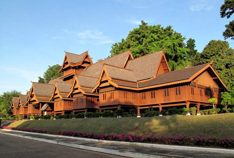 在这幅图片中我们可以看得出来,整个马六甲苏丹故宫非常值得游人们去