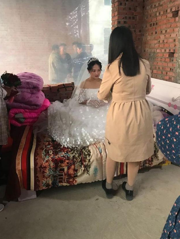 全网"最穷婚礼",看到新娘的正脸之后,网友:一定是嫁给了爱情