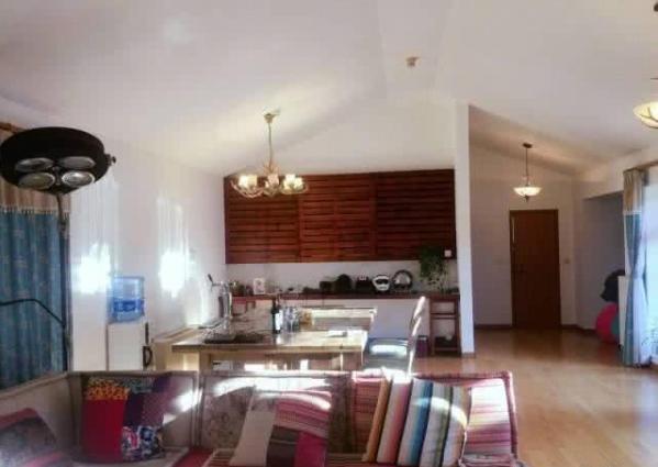 参观张若昀现实的家,内部装修布置特普通,感觉跟一般家庭一样