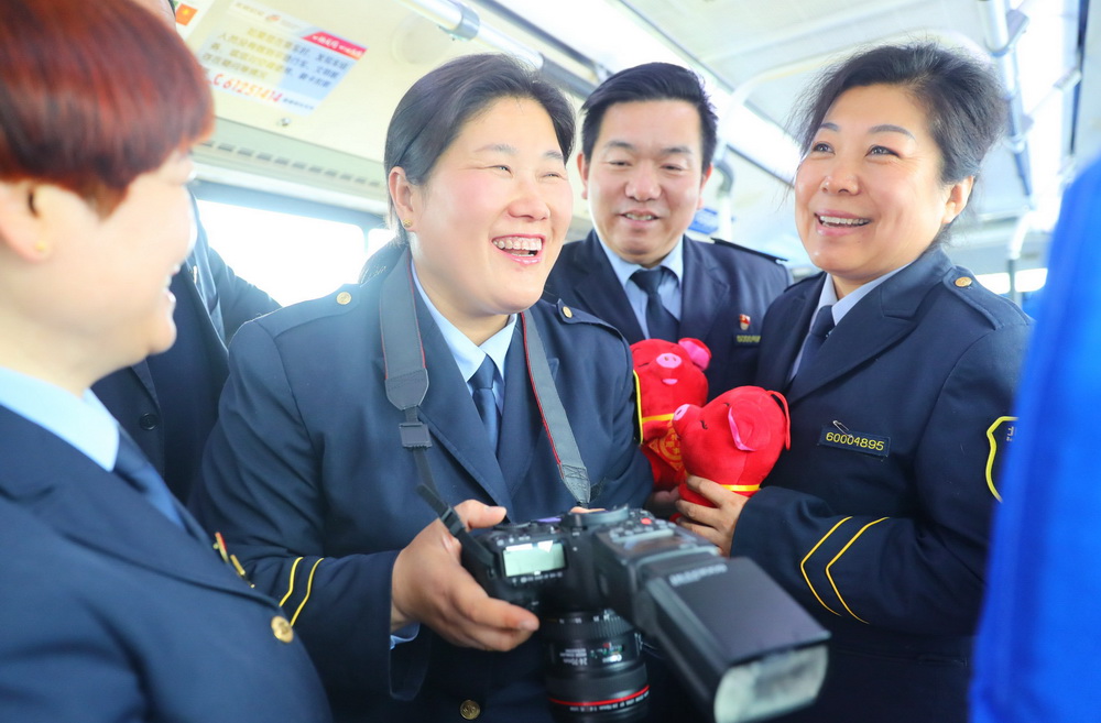 北京公交乘务员图片