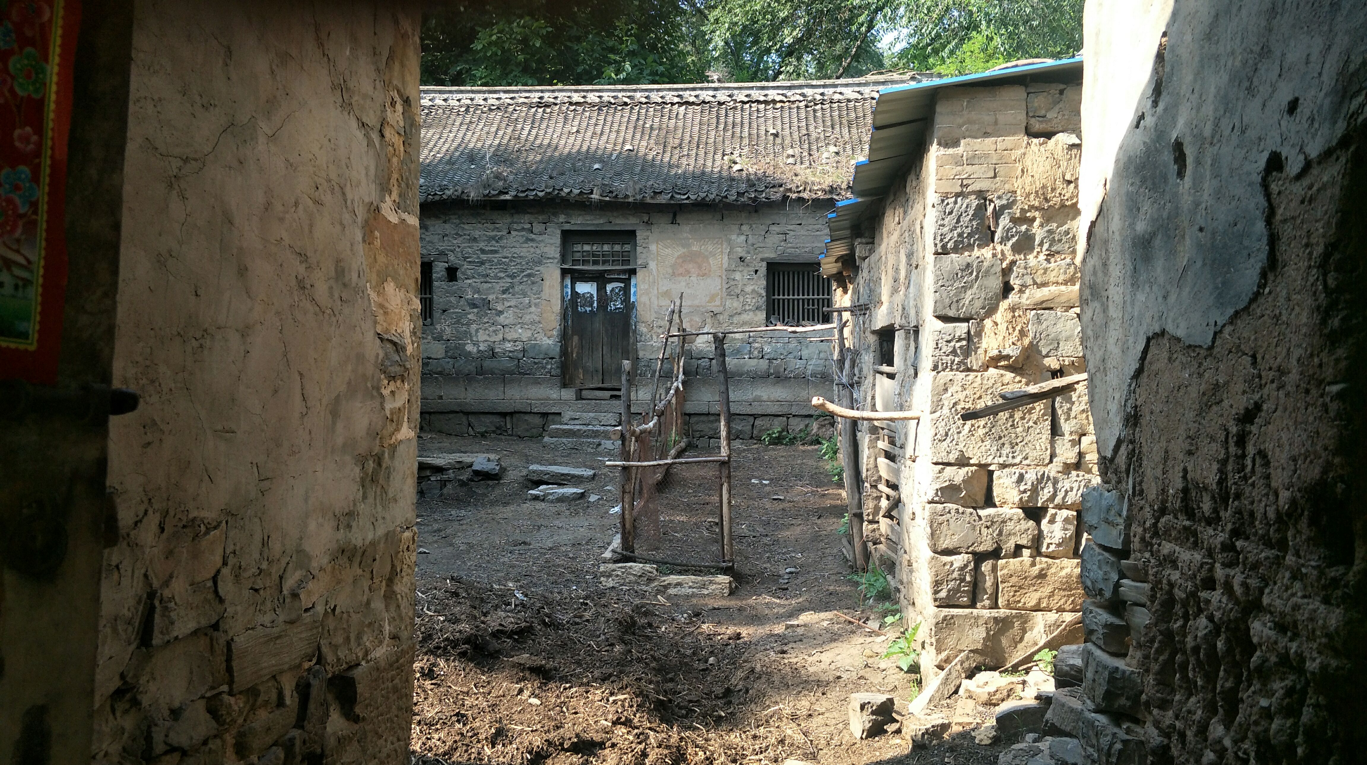 空空的院落,也许是一个愿望已经实现.