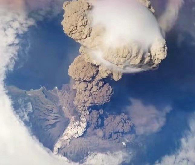 世界上最矮的活火山,曾风景如画游人如织,现却犹如"世界末日"