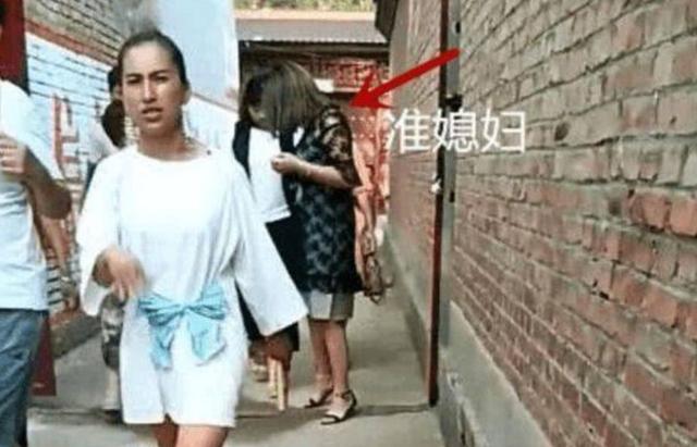 朱之文村花儿媳曝光,肤白貌美大长腿,光是彩礼就给了100万!