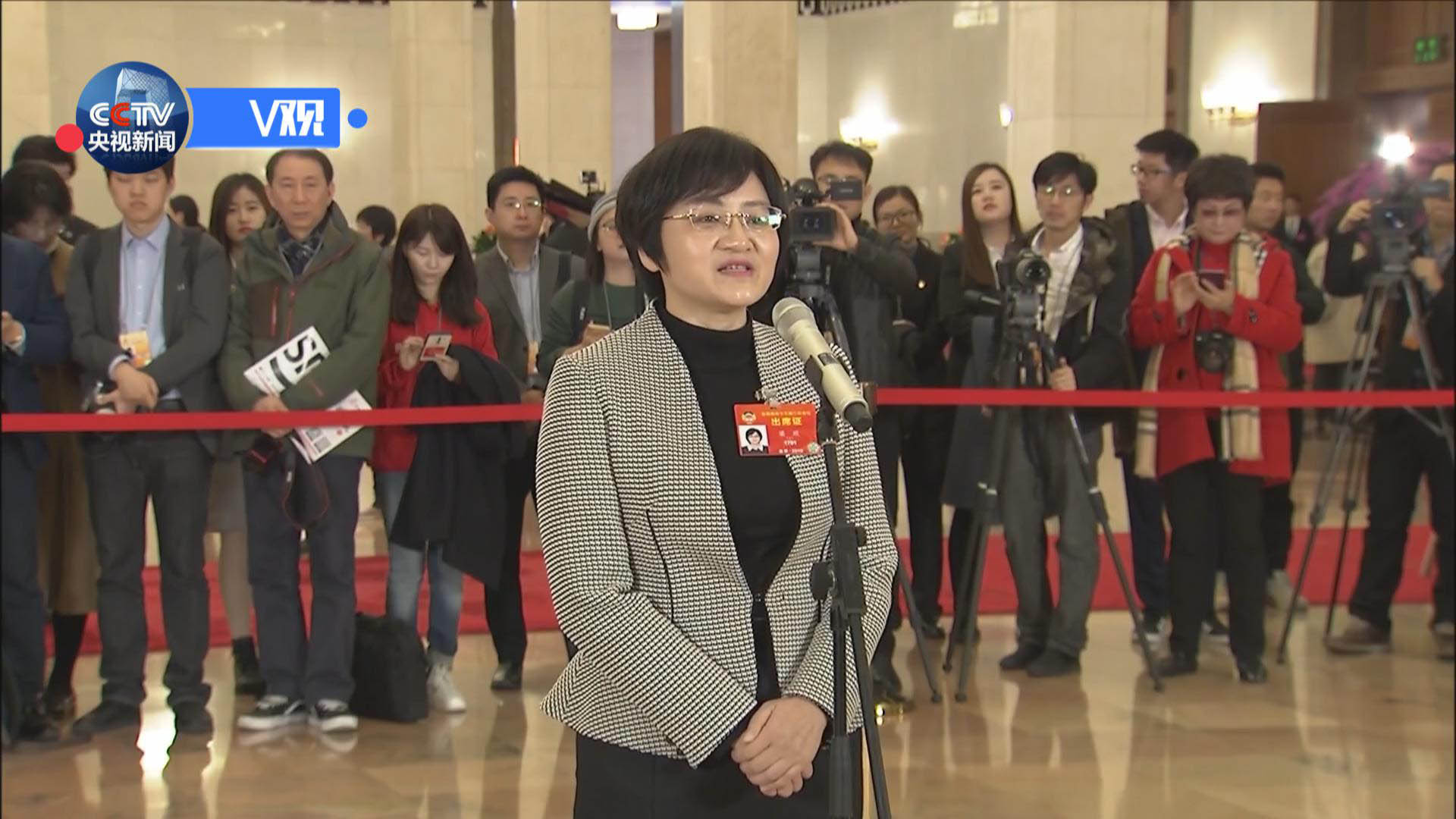 「v观」委员通道丨梁琰:酒香也要去吆喝 邀请大家品尝来宾优质柑橘