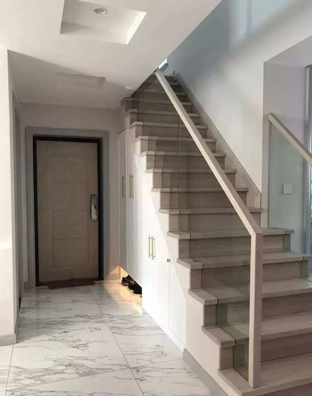 楼梯间还空着浪费吗?这样做多出一间房(内附22款楼梯间设计)