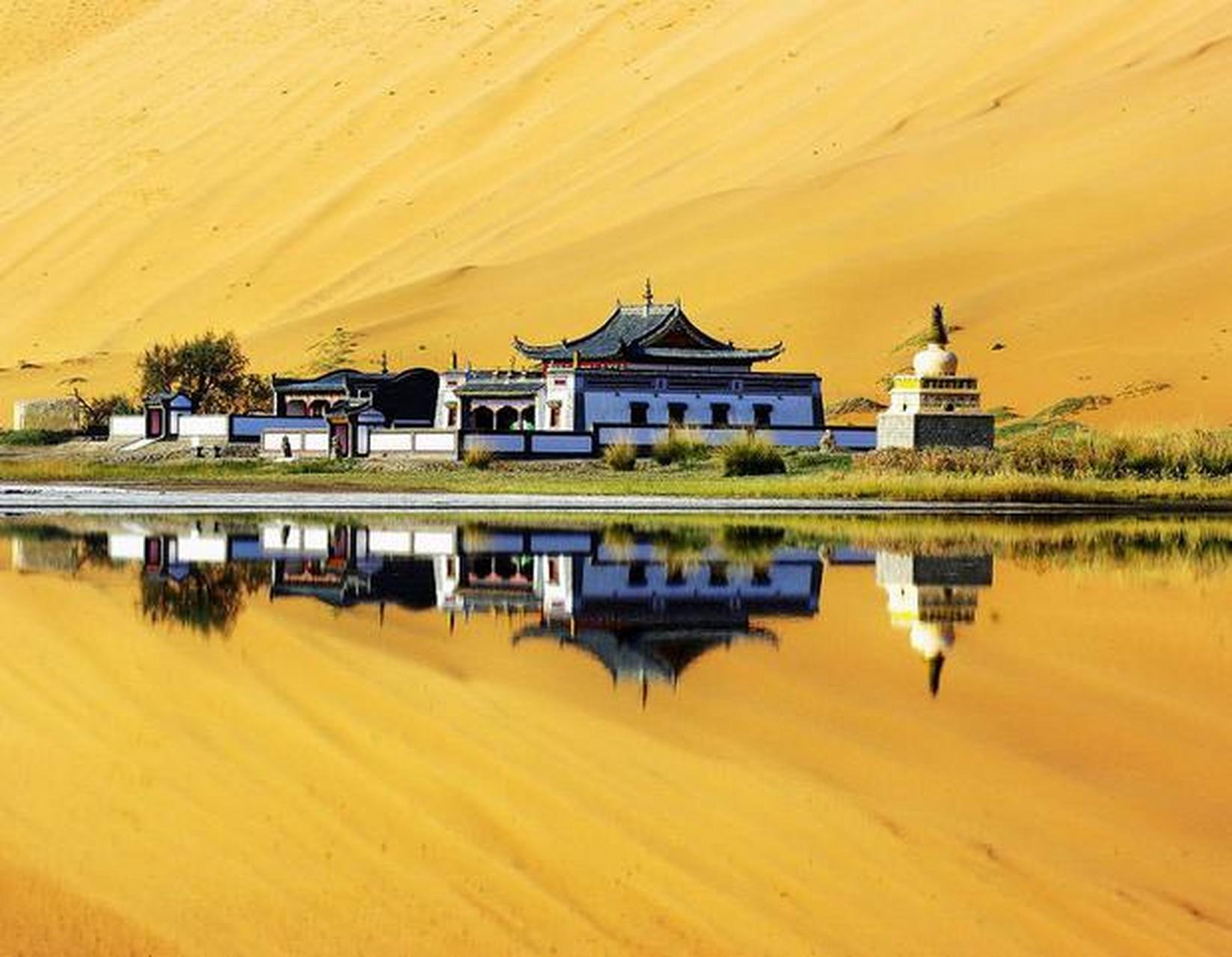 巴丹吉林庙规模不大,占地仅273.7公顷,是一座上下两层的中式楼阁建筑.