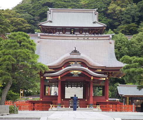 极乐寺是位在日本神奈川县镰仓市的真言律宗寺院,建成于1259年.