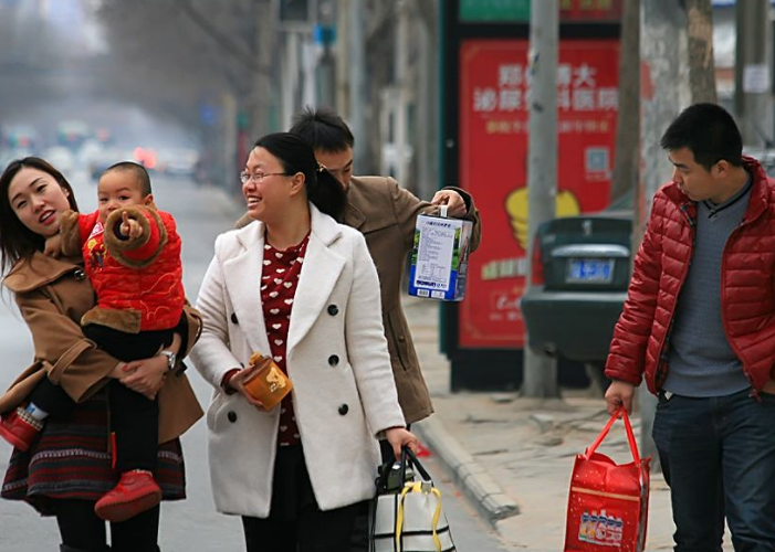 为何现在的年轻人,走亲戚只想放下礼品,然后回家?