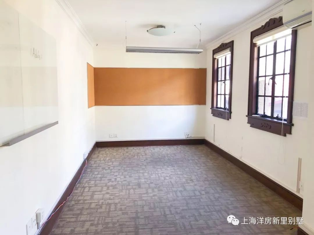 亭子间也是带独立卫浴的套房,各自都方便.