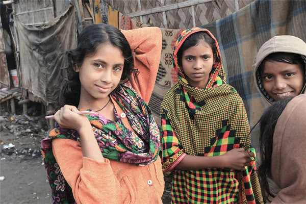 100万人被驱赶沦为难民!周边国家避之不及,国民:自作自受