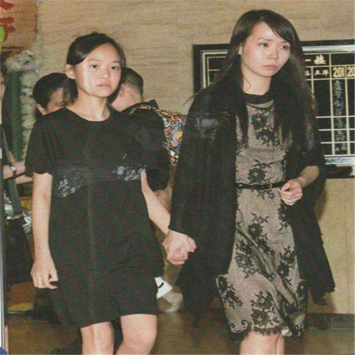 吕丽君女儿刘秀盈近照,亭亭玉立,大刘送3亿钻戒都难讨欢心!