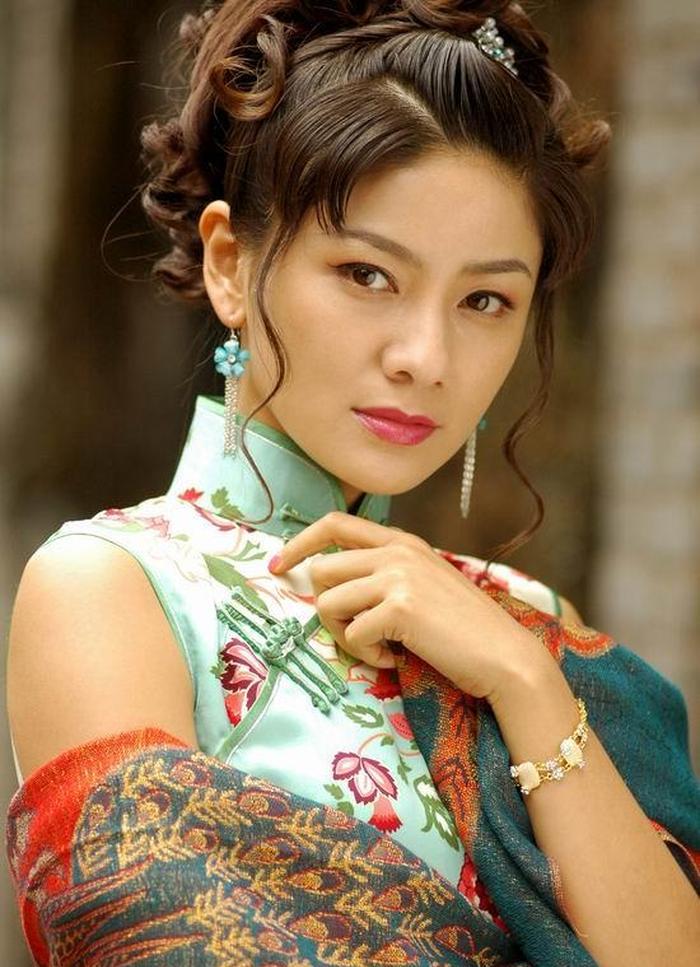 主持人出身,成功转型演员,胡可的8部代表作,你看过几部?