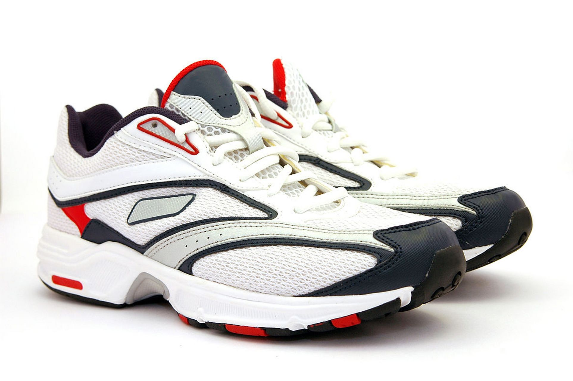 安踏运动鞋在市场上备受认可,提供了多种系列以满足不同运动需求.