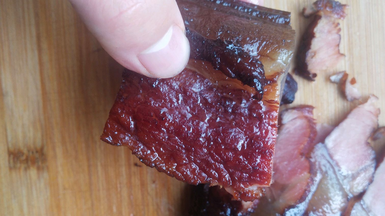 133一公斤的腊肉做莴笋炒腊肉配上四川泡椒真下饭。你们那腊肉贵吗