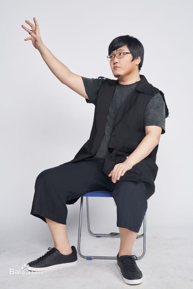 不懂脱口秀,但爱看吐槽大会,最爱死胖子王建国