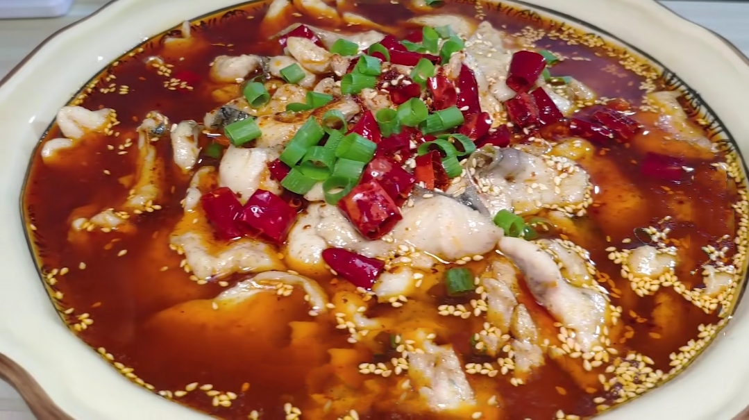 重庆师傅教你在家做水煮鱼,鱼肉不碎不散,嫩滑鲜香,米饭的克星