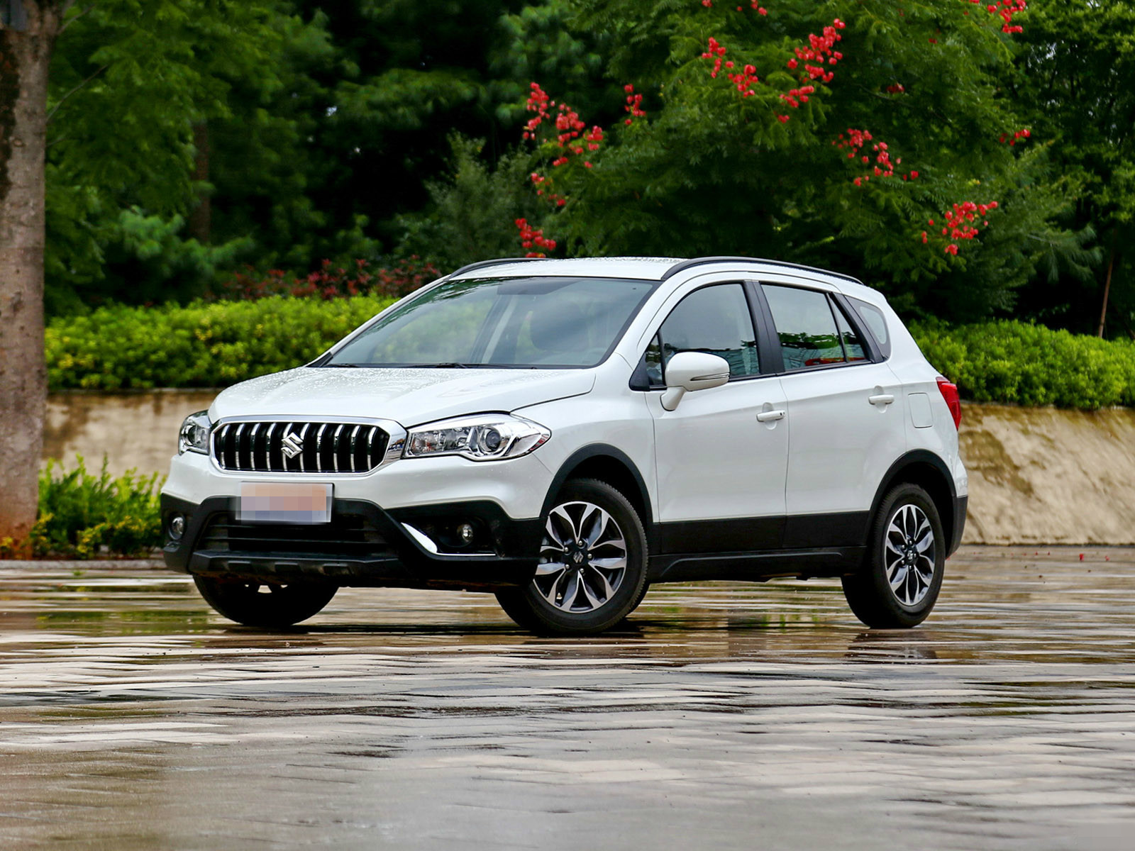 从图片上看,这款车的车尾部分,立体感十足,加上明