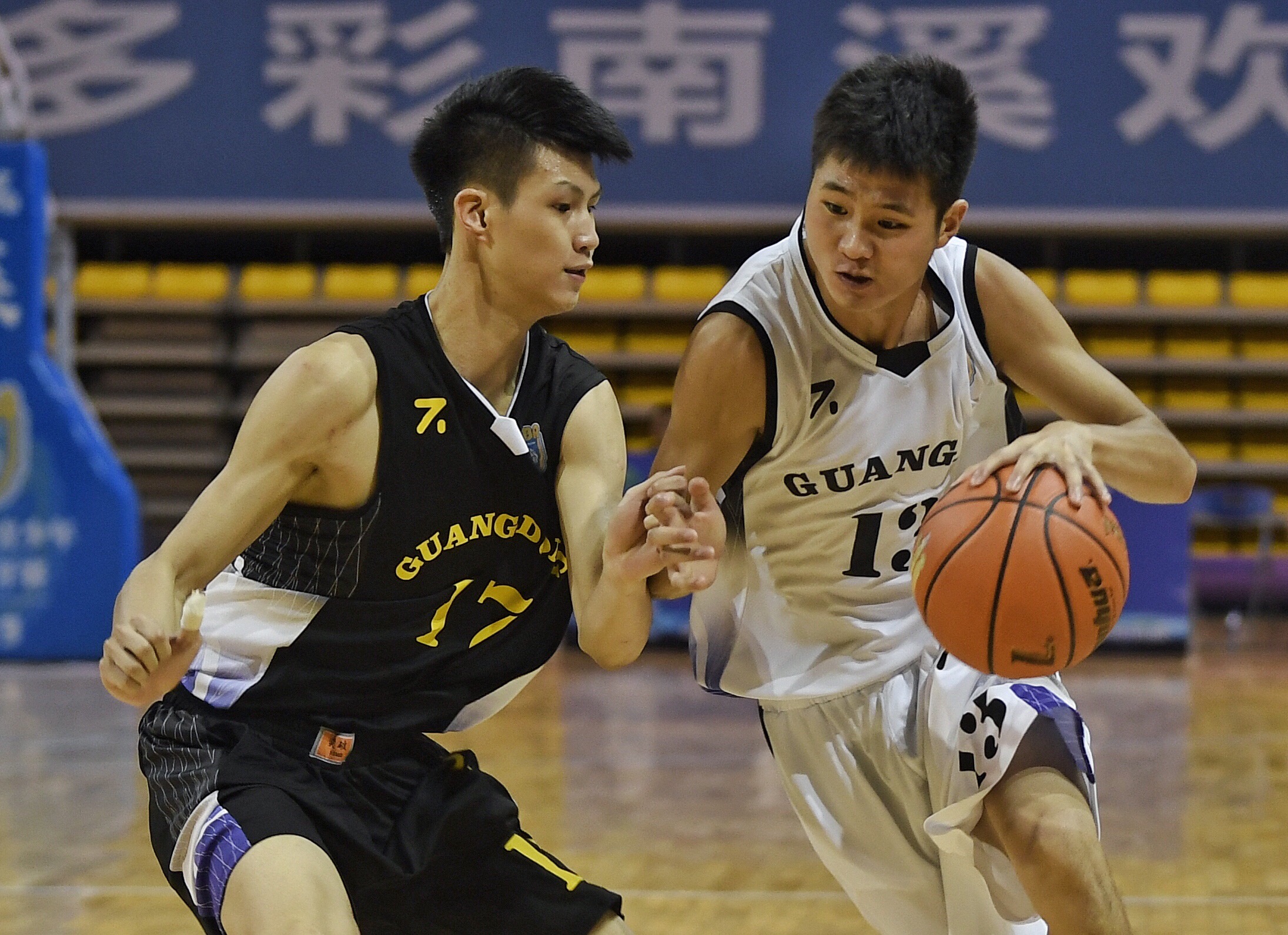 篮球——全国青年锦标赛:广东宏远胜广西威壮