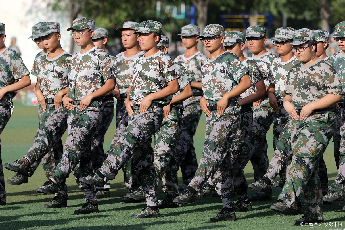 大学军训:一段难忘的成长之旅  作为一名大学生,我从未想过会在大学的