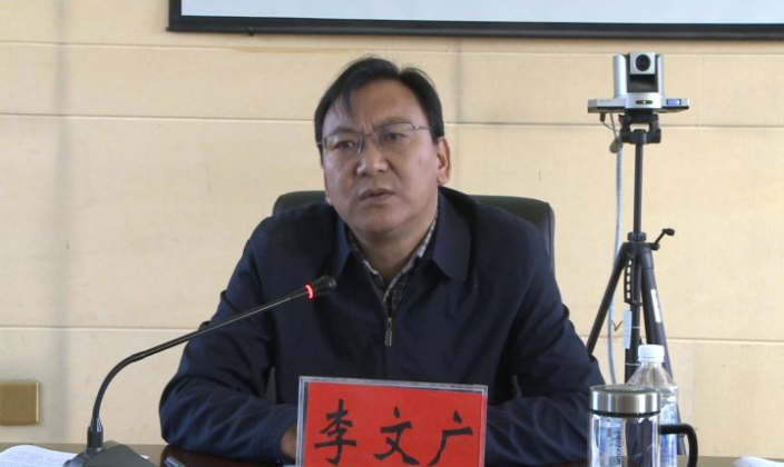 施甸县政府党组书记李文广讲授主题教育专题党课