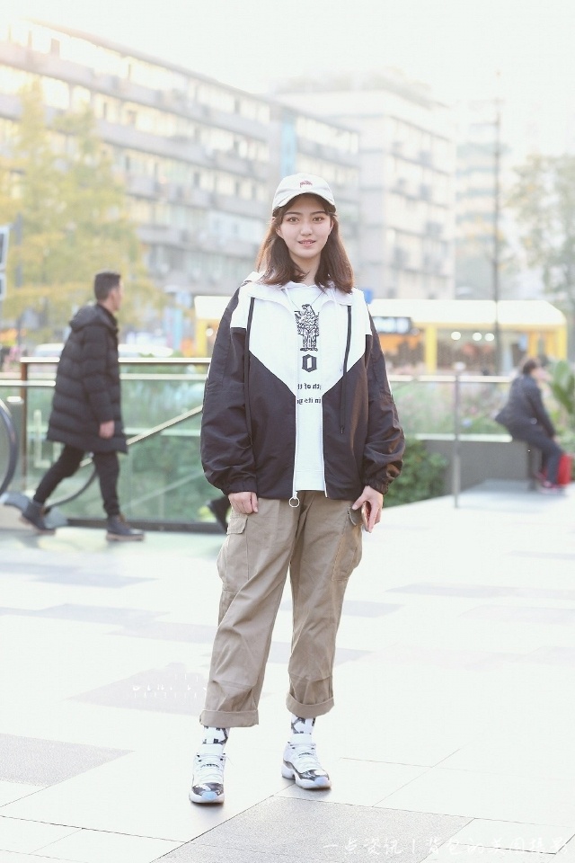 时髦大气的休闲装搭配,清爽唯美更显淑女风范