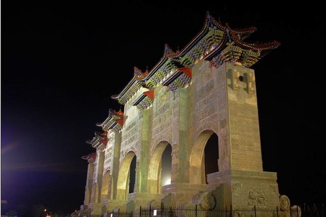 摄影:亚洲第一"大"门,里边竟然藏着这"八大宝藏"!