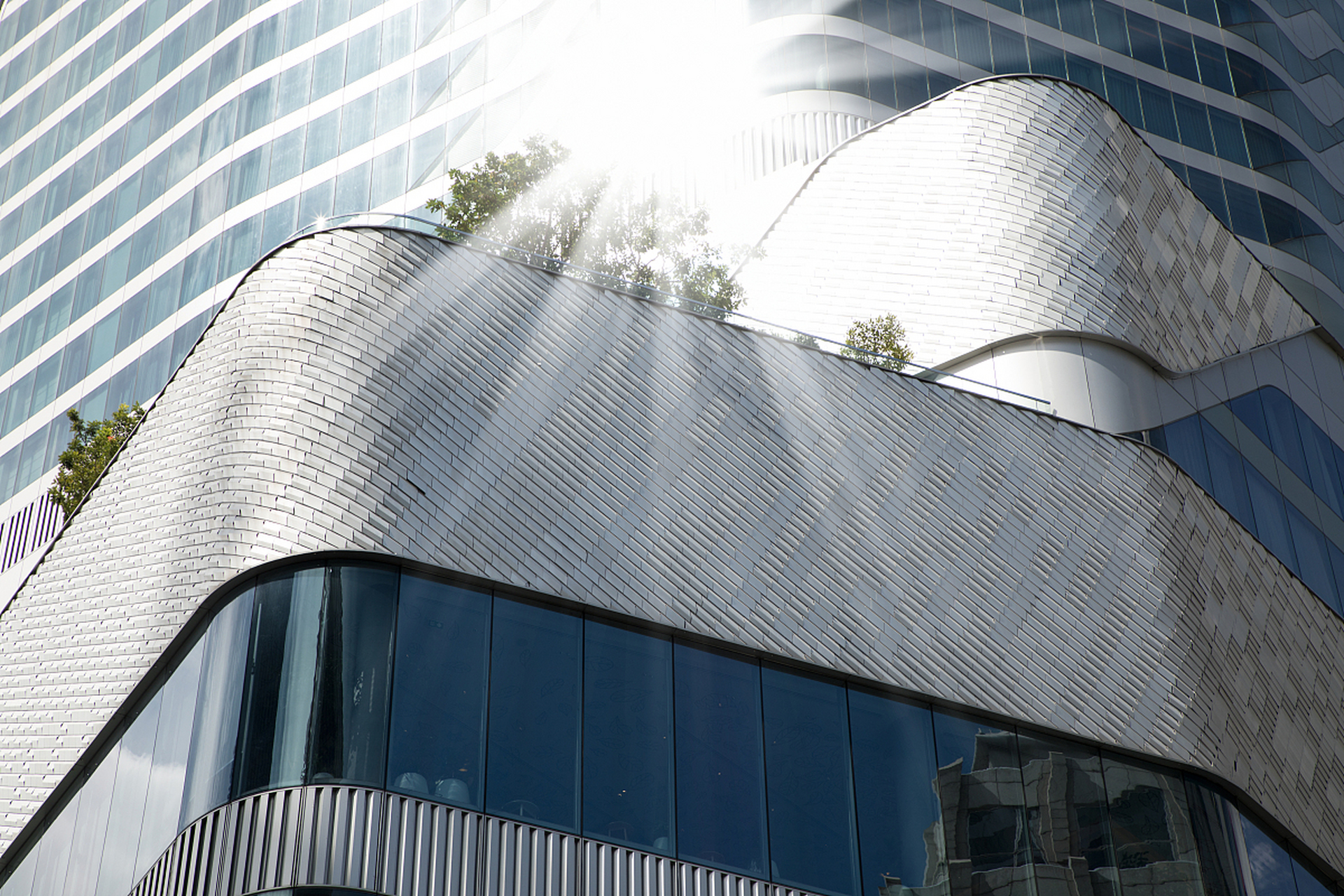 透光的穿孔图案铝板,百变的建筑装饰材料,唯美的建筑表皮艺术.