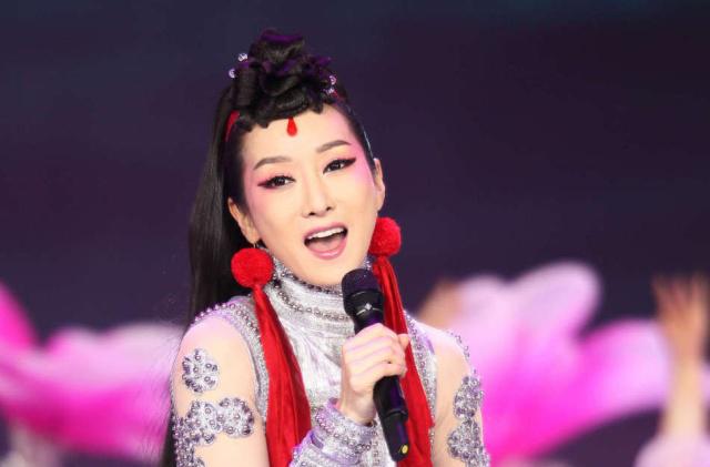 萨顶顶,毛不易同台pk?香蜜女孩的《不染》是否可以期待起来了?