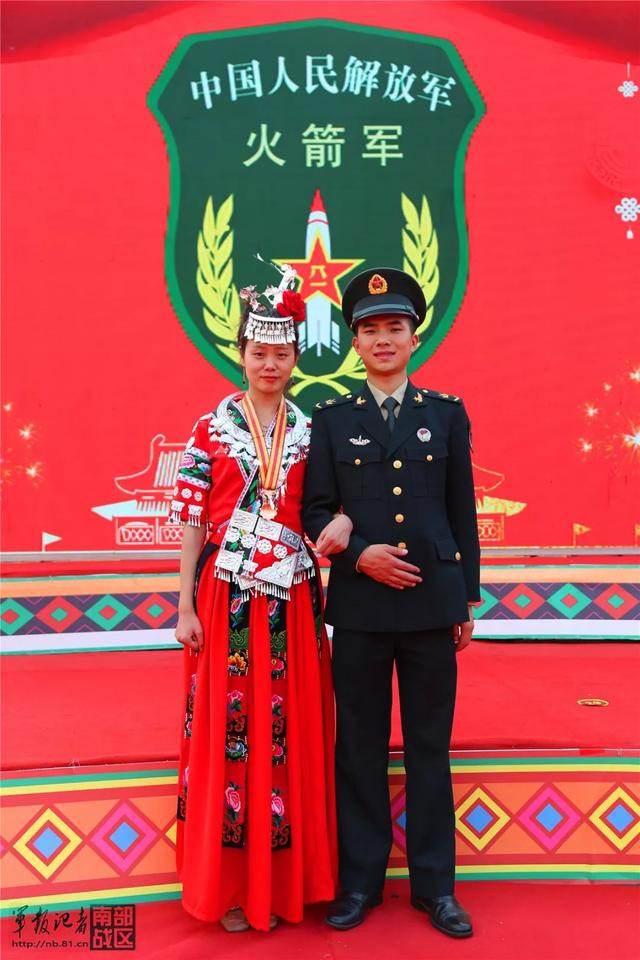 火箭军集体婚礼:88对新人身穿各民族特色婚服,新娘来自11个民族