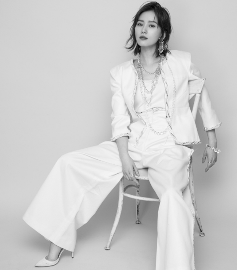 【女星坐姿,刘诗诗霸气,赵丽颖淑女,古力娜扎的姿势看起来好舒服】