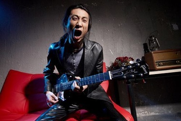 摇滚新教父谢天笑-吉他砸的最尴尬的摇滚歌手