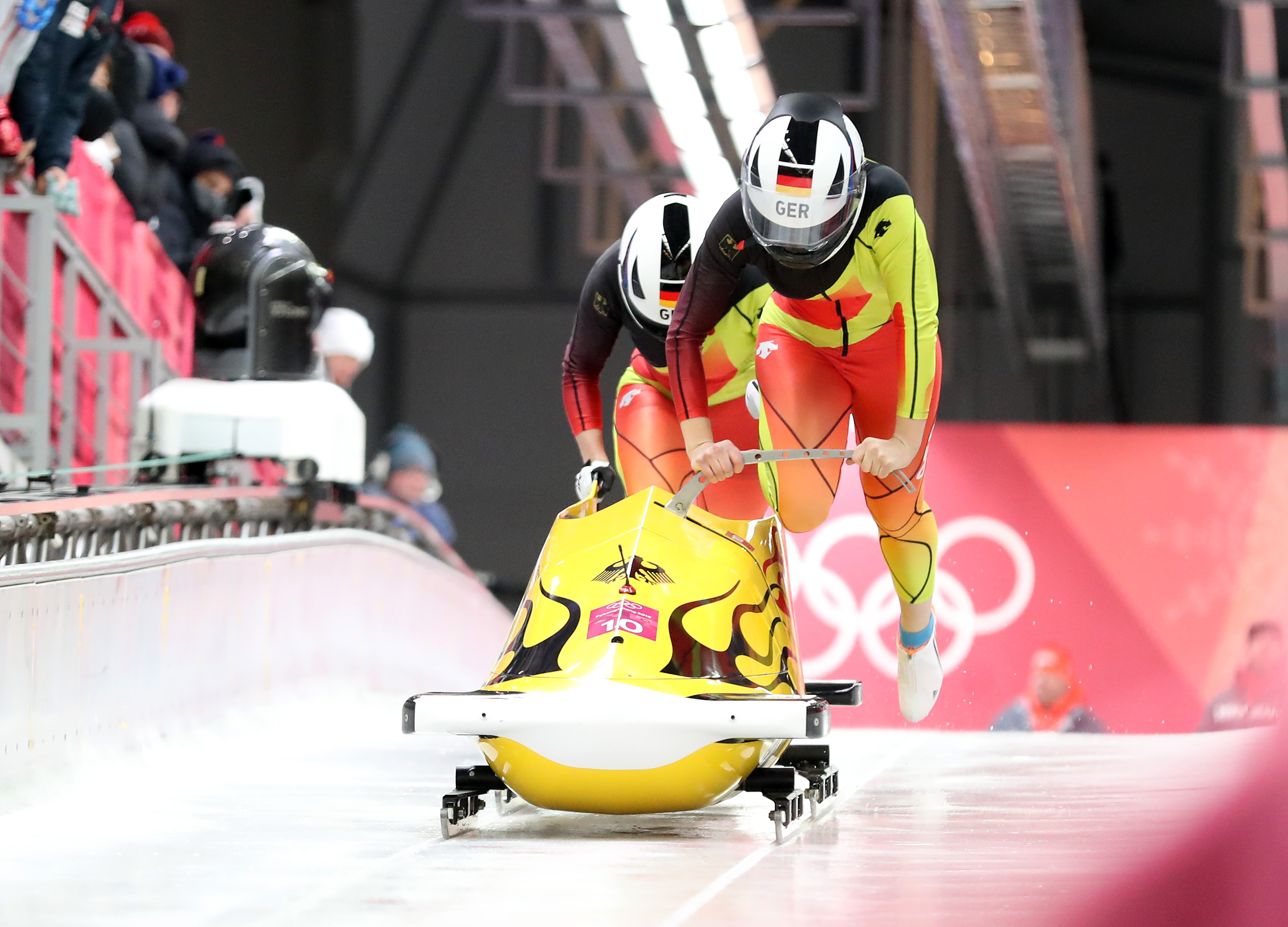 (冬奥会)(3)雪车——女子双人座预赛赛况
