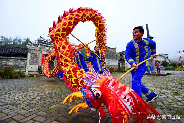 摆字龙灯闹新春 畲族群众送祝福