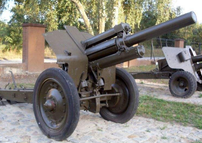 m30式122mm口径榴弹炮,诞生于二战时的苏联,该炮具有强大的威力,使用