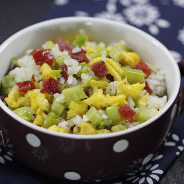 苦瓜香肠炒饭,好吃又饱腹,夏季吃它清热解毒