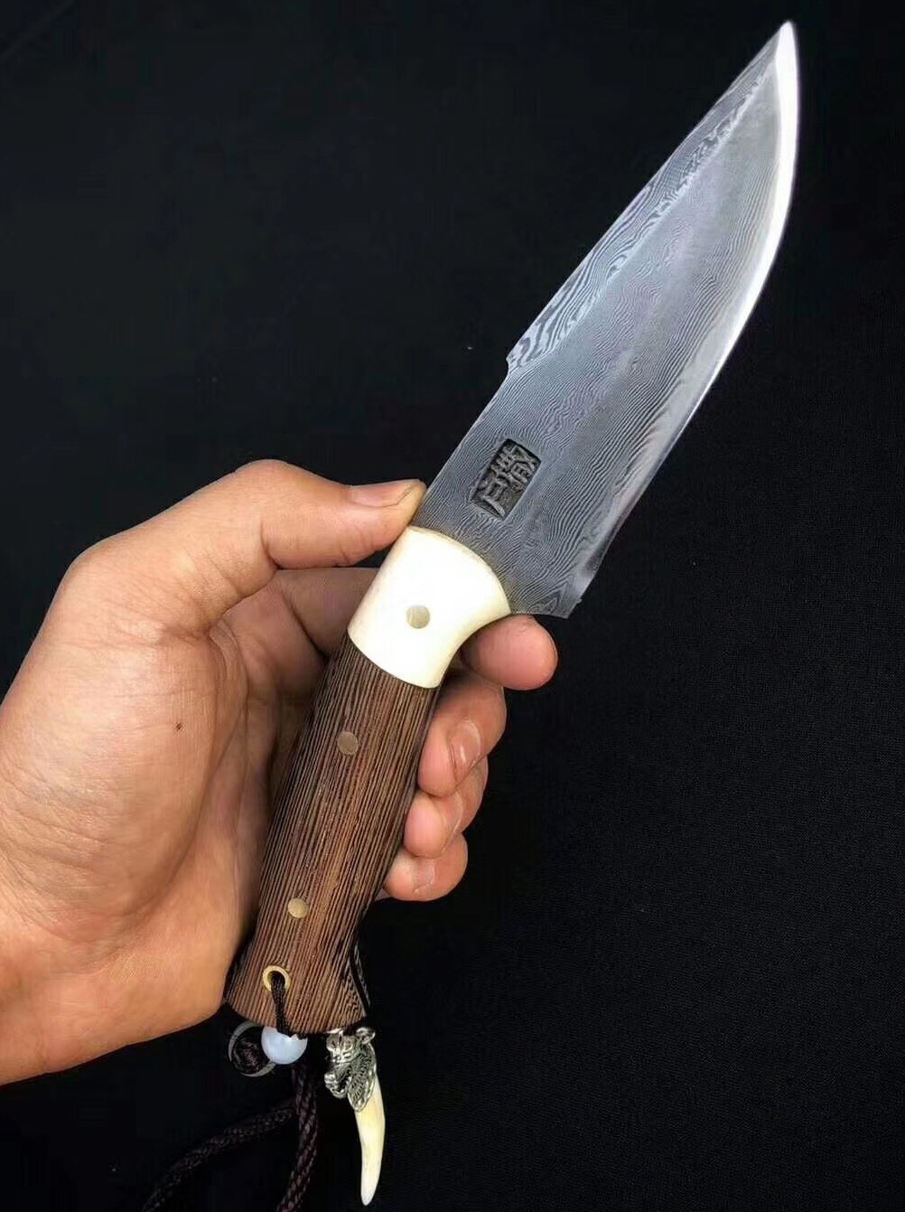 户撒百炼花纹钢户外猎刀