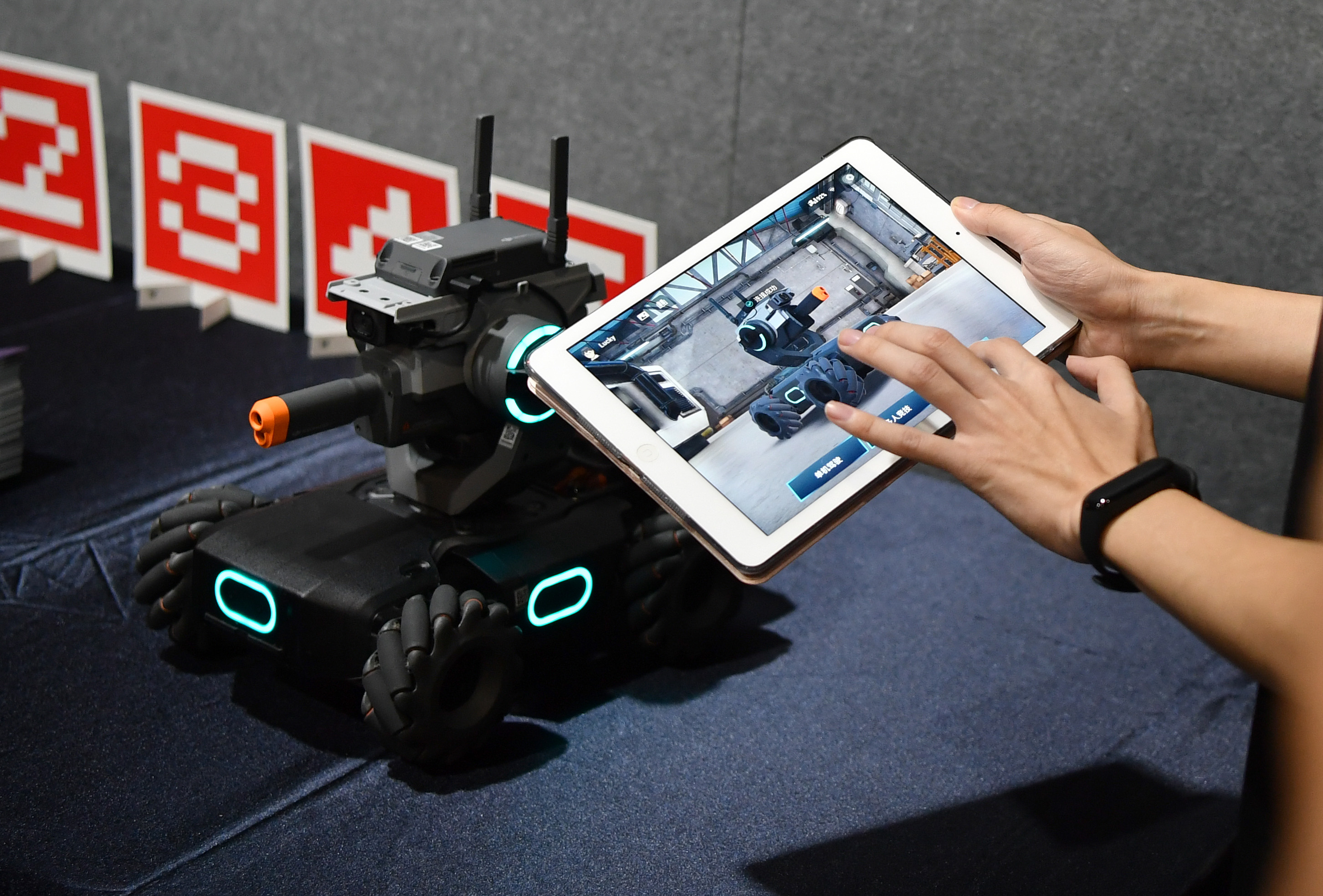 大疆创新在京发布教育机器人