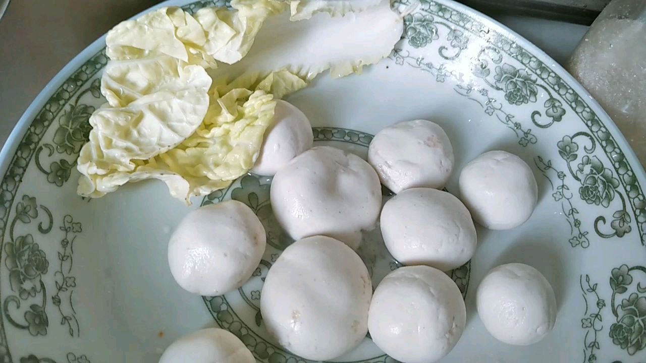 汤圆的简单做法,有糯米粉和白糖就可以做,好吃又卫生