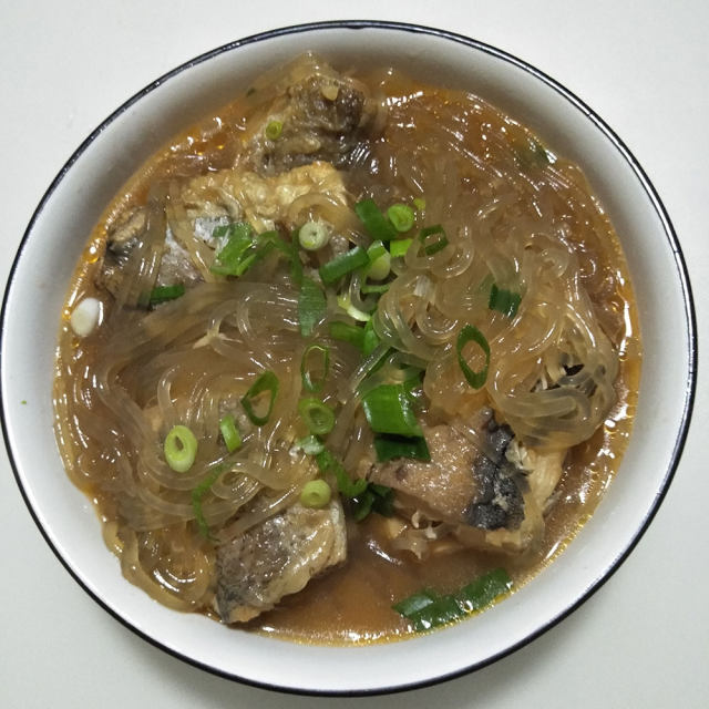 鳕鱼炖粉条,鲜香味美又好吃,看着就流口水