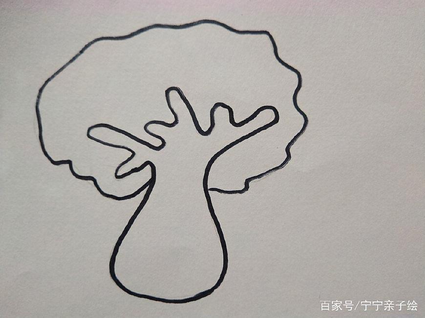 线描儿童画——大树,穿花衣服的大树!