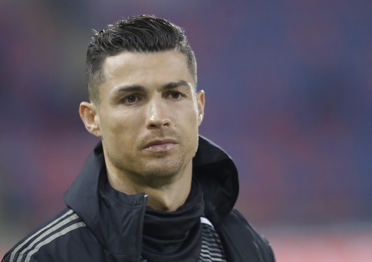 34岁c罗终于不堪重负"倒下"了!尤文图斯官方:c罗左脚踝受伤