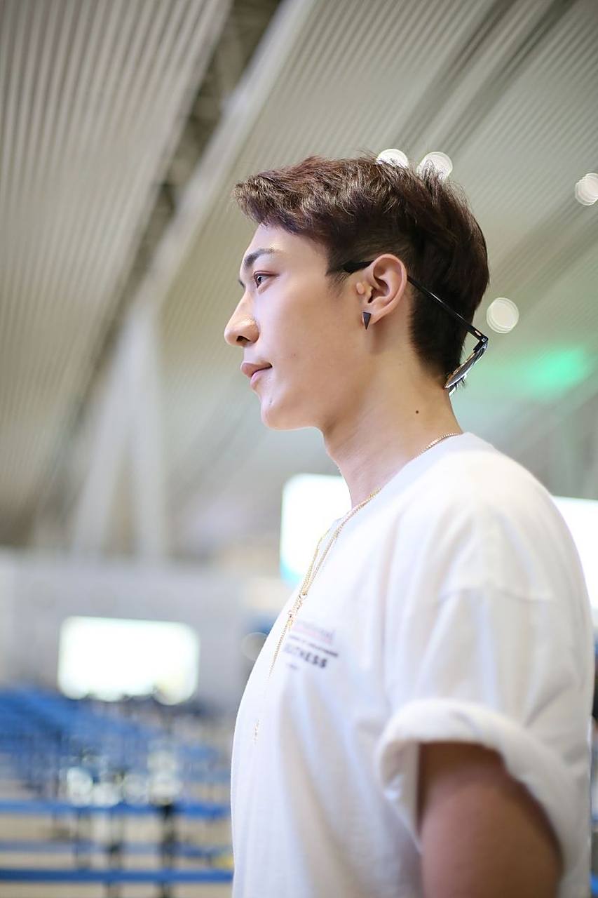 最近,疑似卜凡前女友的网友在微博喊话卜凡,称:"不要再管女孩子借钱了